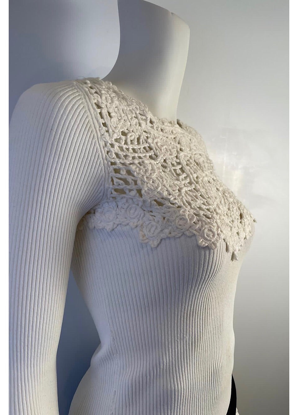 Chanel 05P 2005 Spring Long Sleeve White Ribbed Top ,crochet front FR 36 US 2/4