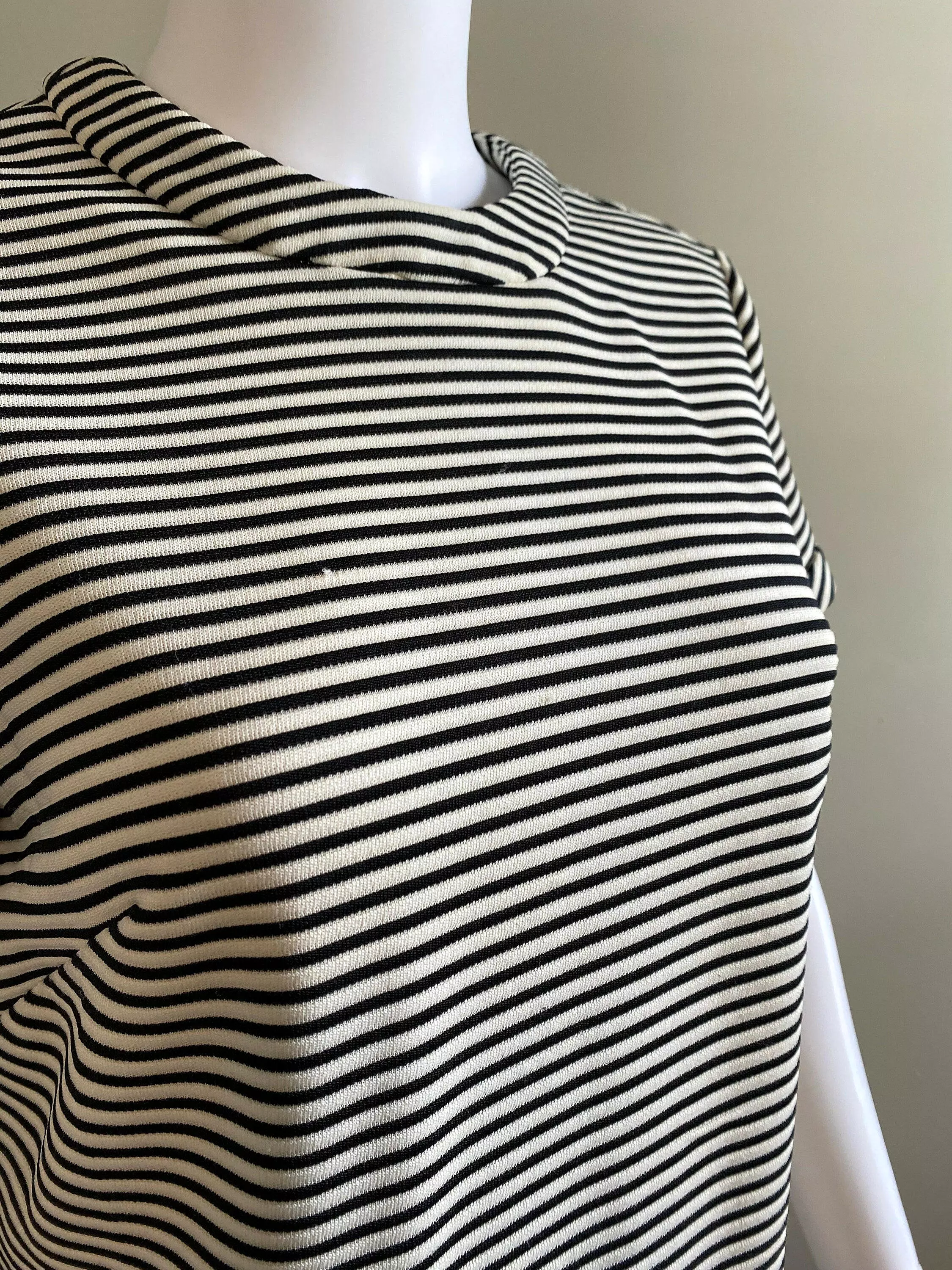 Vintage 1960s Black and White Striped Shift Dress / 60s retro Scooter Dress / Barbie core dress / Size S