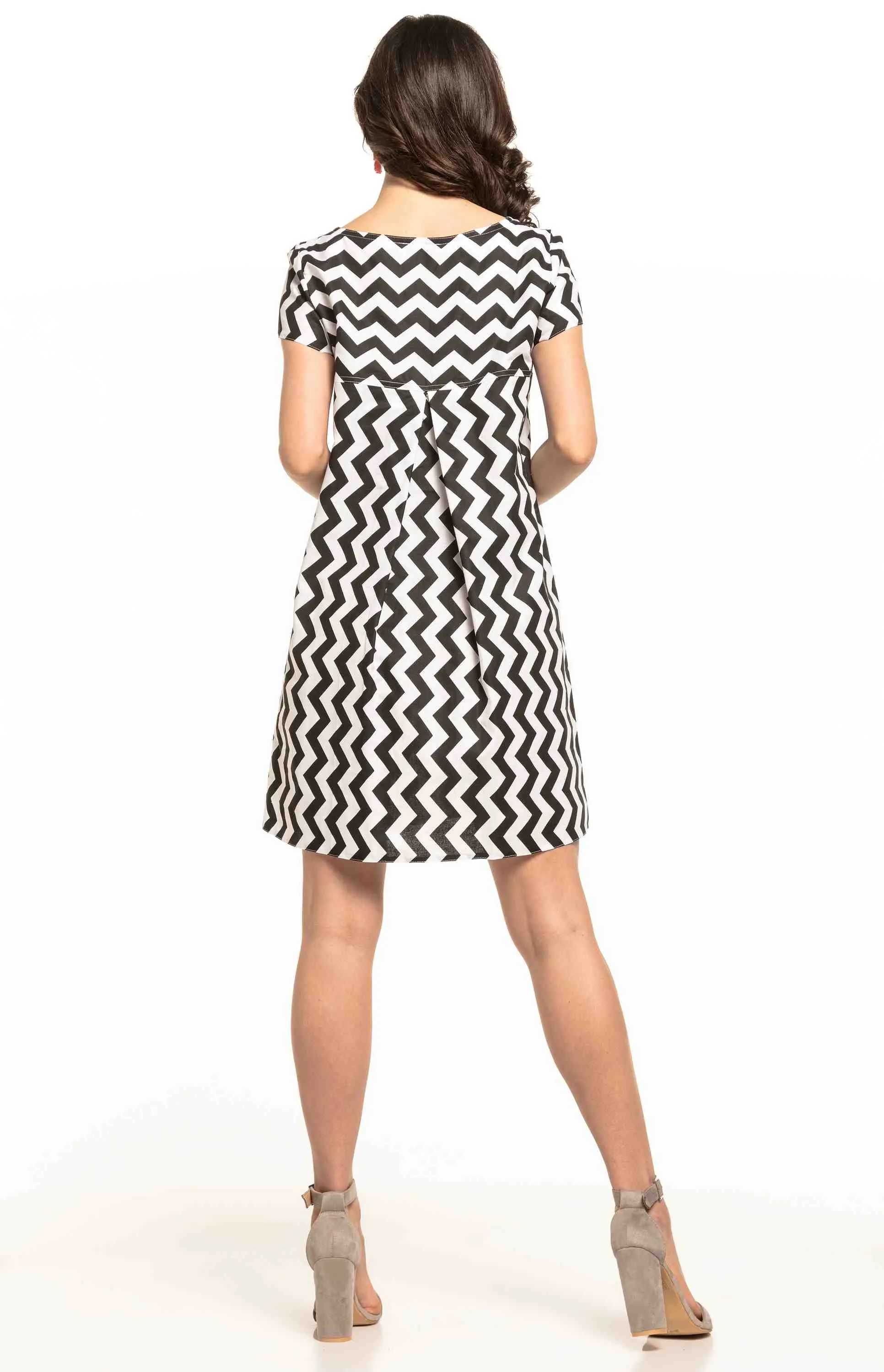 Zigzag black short sleeves shift dress